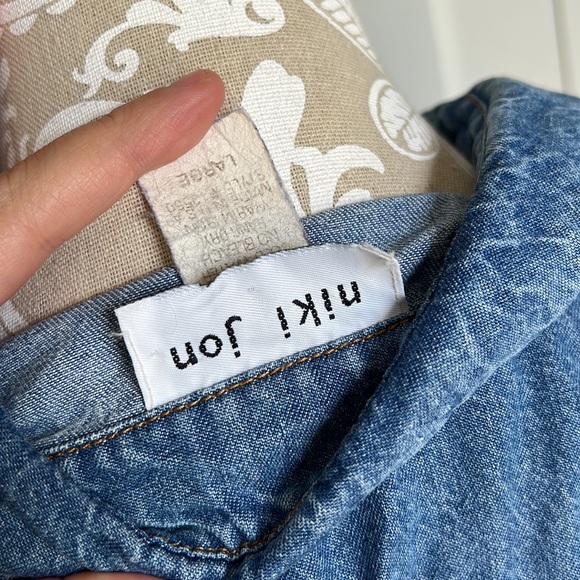 • Niki Jon denim lightweight button down, L • - Picture 9 of 13